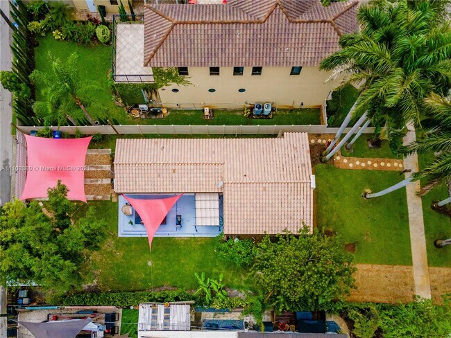 Building Photo - 1622 Mayo St