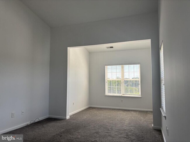 Building Photo - 594 Hopkins Landing Dr