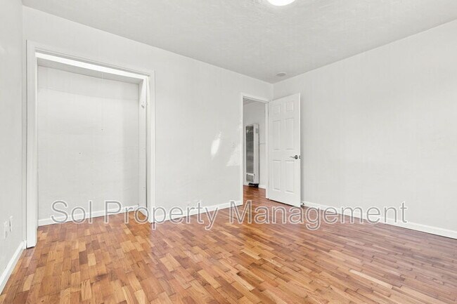 Building Photo - 1863 43rd Ave