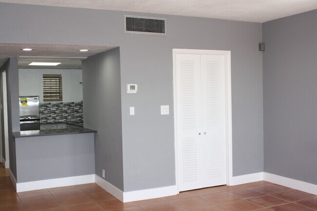 Building Photo - 4747 Collins Ave