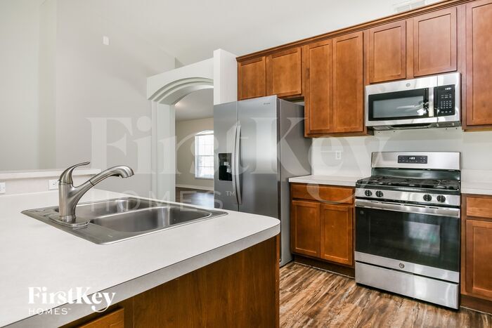 Building Photo - 557 Reddicks Cir