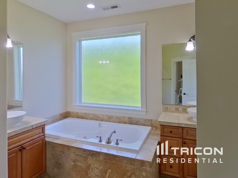 Building Photo - 3993 NW Currawong Ct