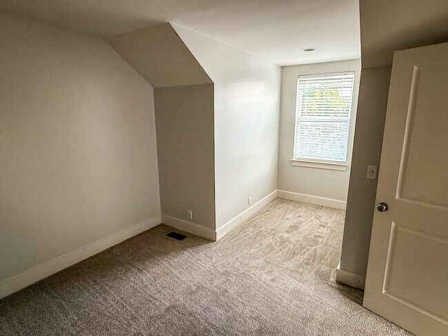 Building Photo - 3500 Steffisburg Dr