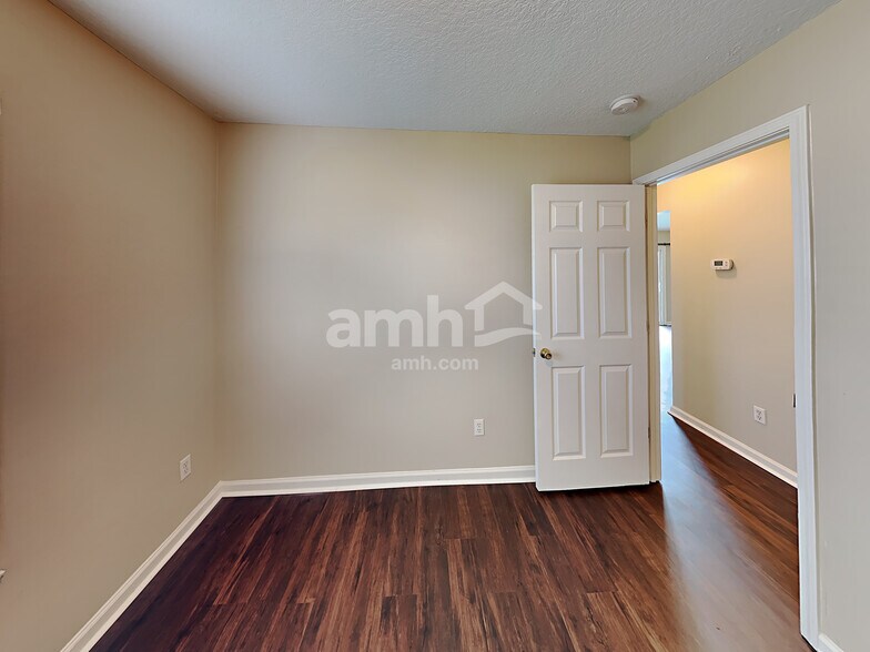 Building Photo - 3206 Chantilly Ct