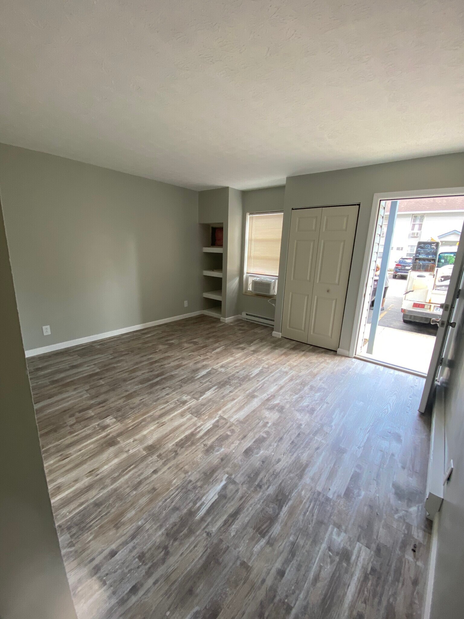 Building Photo - 307 Forest Ln