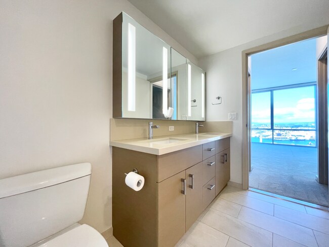 Building Photo - 555 South St