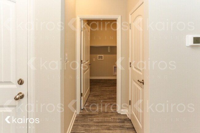 Building Photo - 6515 Tiger Pointe Dr.