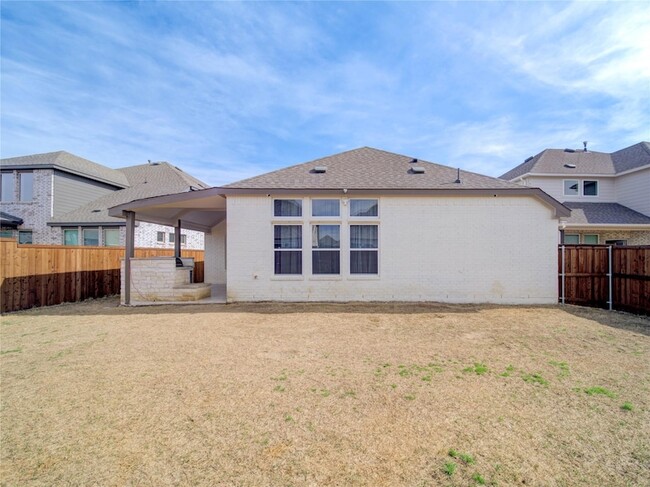 Building Photo - 16505 Garden Dr