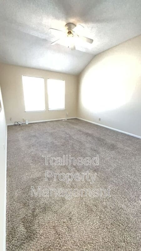 Building Photo - 18231 East 12th Terrace N