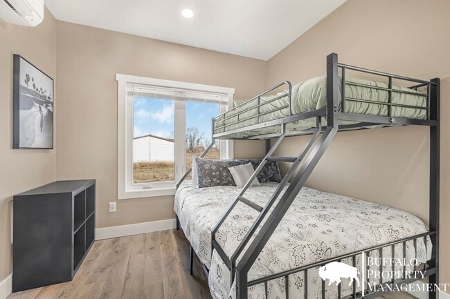 Building Photo - Brand new fully furnished home available f...