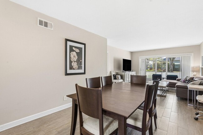 Building Photo - 2440 SW 22nd Ave