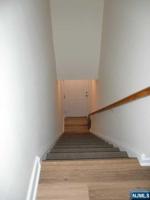 Building Photo - 482 Broad Ave