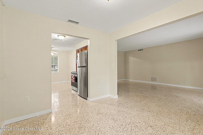 Building Photo - 33 Park Ave