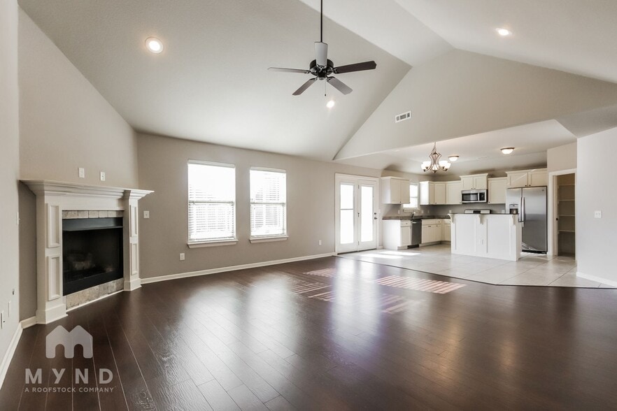 Building Photo - 2303 SW Worthington Ave