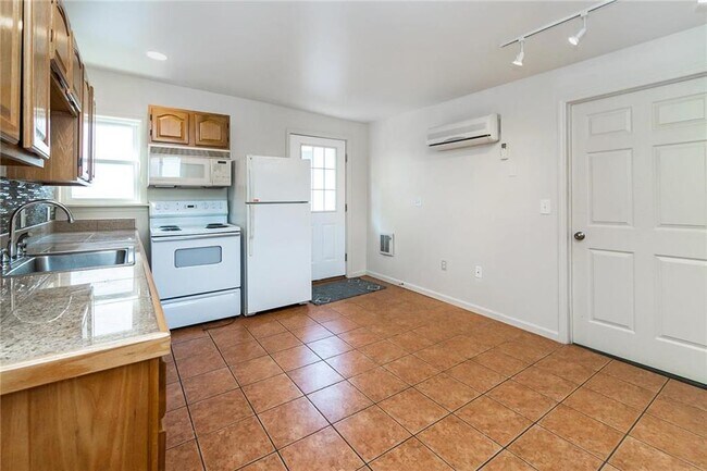 Building Photo - 427 Front St