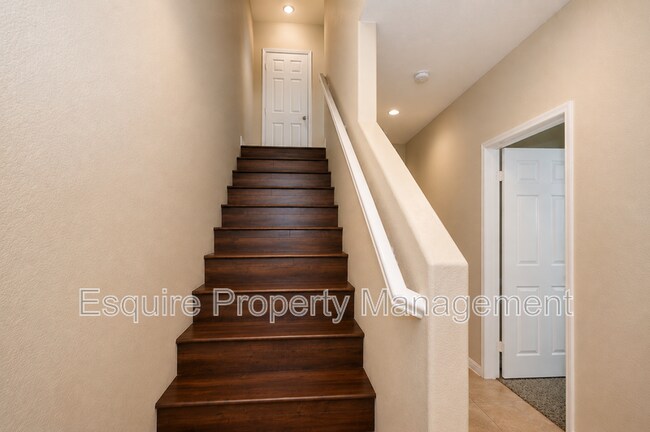 Building Photo - 2337 Chapel Dr