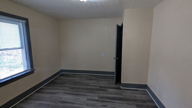 Building Photo - 3-Bedroom, 1-Bathroom Single Family Home for Rent in Akron, Ohio