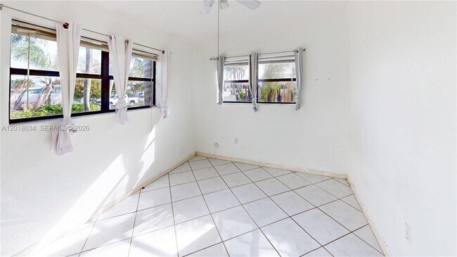 Building Photo - 1610 NW 9th Ct
