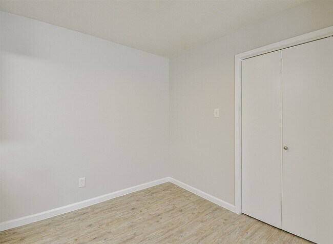 Building Photo - 12955 Woodforest Blvd