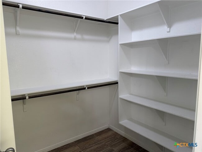 Building Photo - 409 Cross Dr.