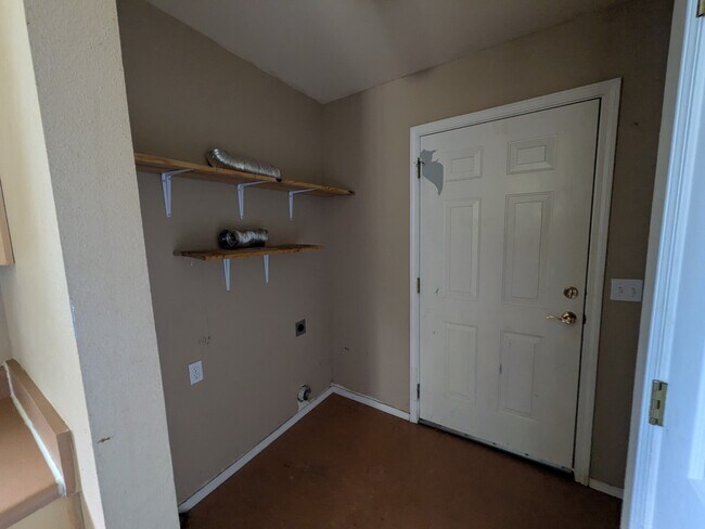 Building Photo - 1420 Azalea Dr