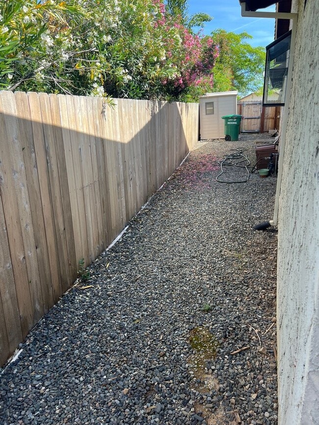 Building Photo - Beautiful Updated West Redding Home!