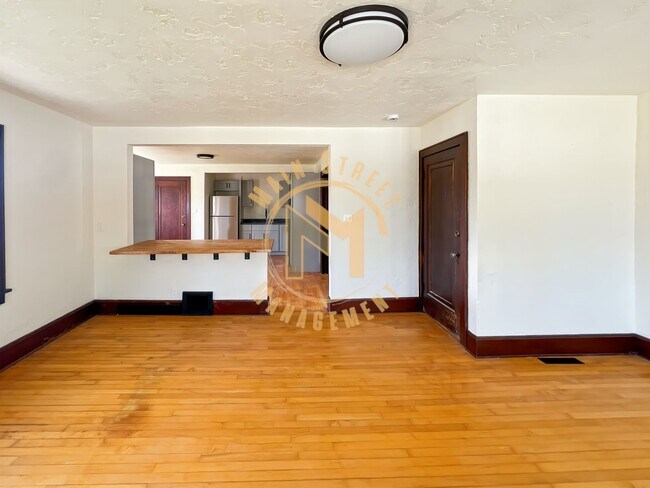 Building Photo - 332 S Madison St