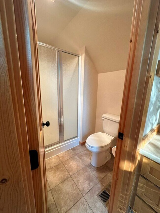 Building Photo - Chalet in the Running Y