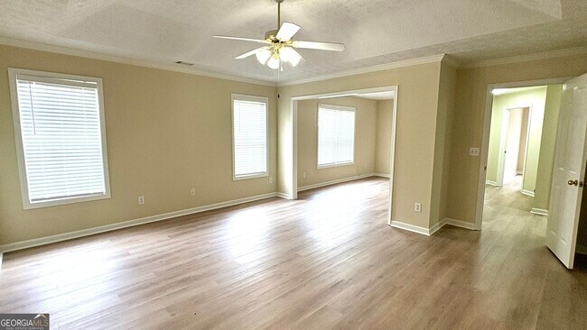 Building Photo - 2336 Pettit Dr