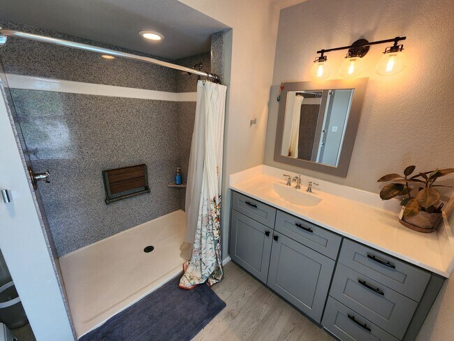 Building Photo - Stunning 3 Bedroom Townhome Tucked Away In...