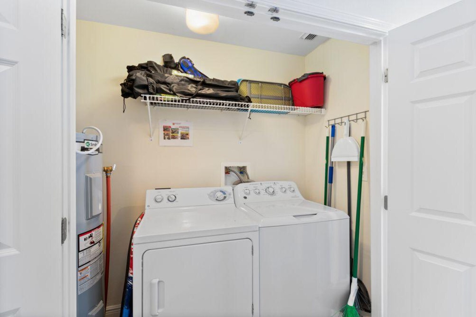 Building Photo - 365 E Beach Blvd