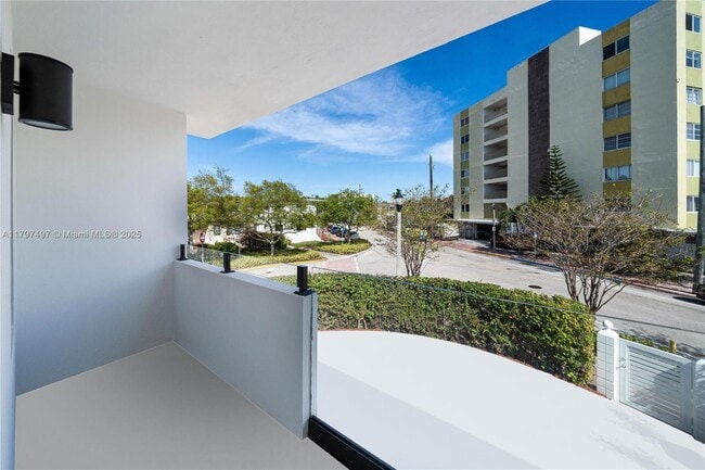 Building Photo - 7994 Crespi Blvd