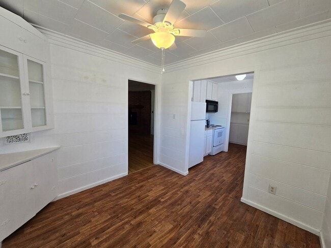 Building Photo - 607 Avenue G