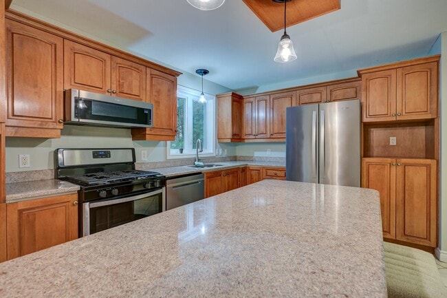 Building Photo - 28 Grachen Dr