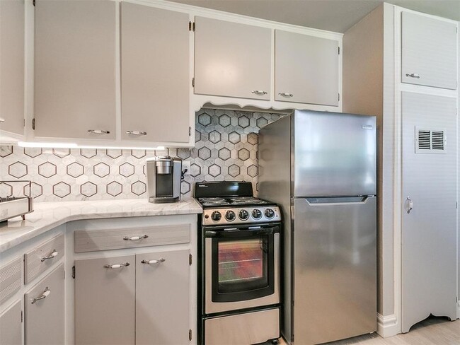 Building Photo - 1223 Monnett Ave