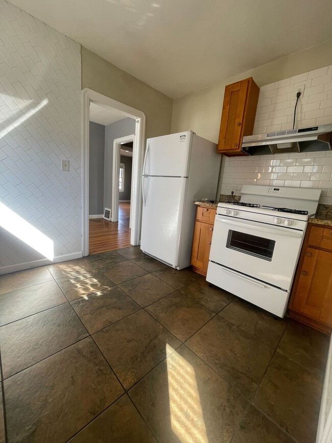 Building Photo - 2-Bedroom, 1-Bath with Converted Garage Sp...