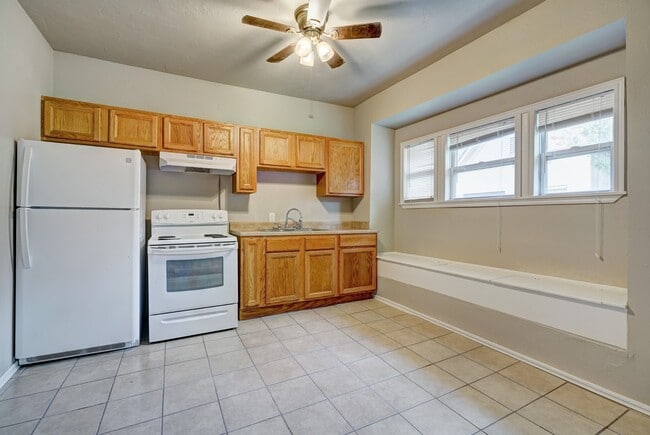 Building Photo - Renovated 3-Bed Gem Minutes from OU & Camp...