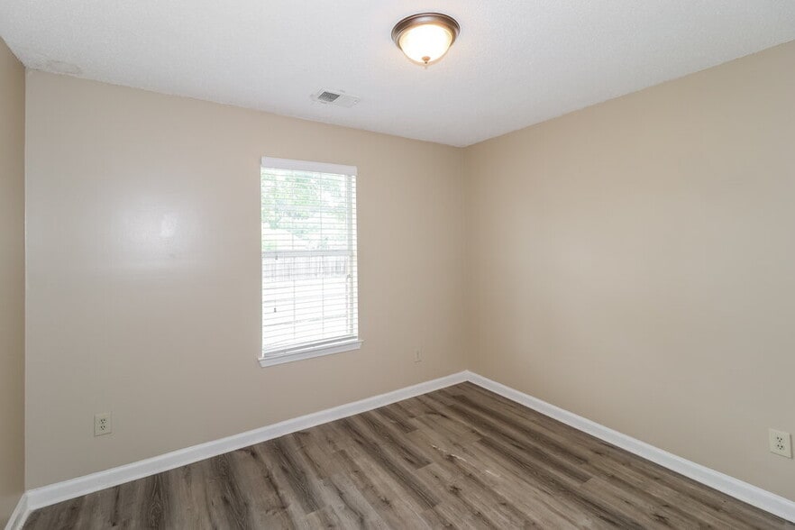 Building Photo - 1172 Jessica Lauren Dr