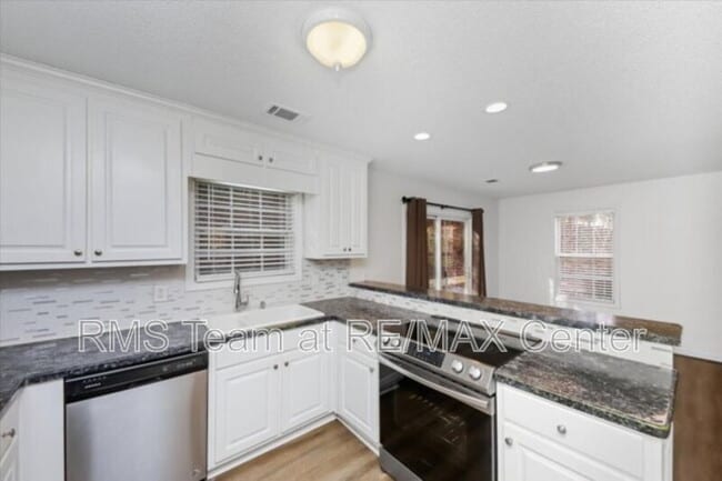 Building Photo - 2515 Lakeview Trail