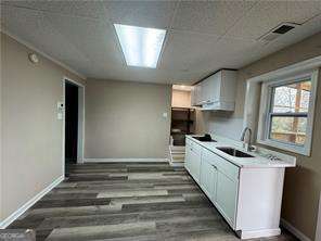 Building Photo - 5971 Robin Hood Ln