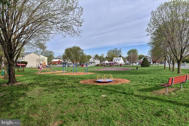 Building Photo - 132 Savannah Ct