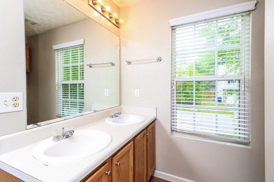 Building Photo - 222 Arbor Creek Dr