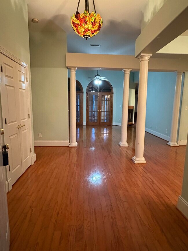 Building Photo - 533 Stonemason Dr