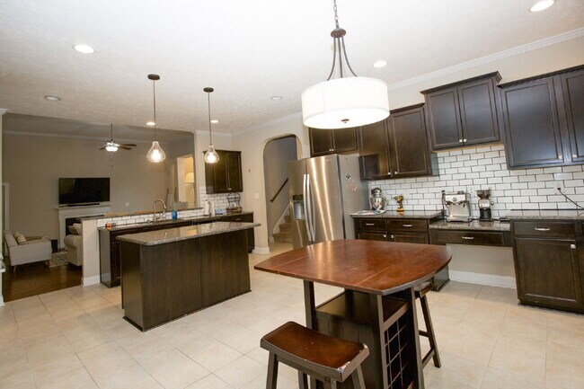 Building Photo - "Large 3-Bedroom plus BONUS Retreat with S...