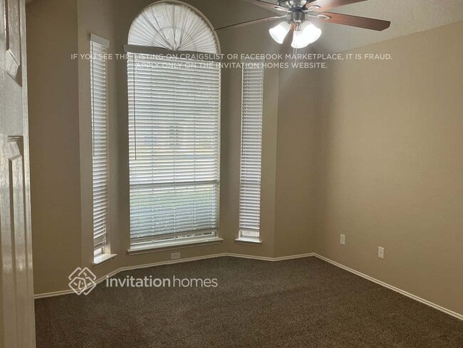 Building Photo - 2012 Creek Royal Dr