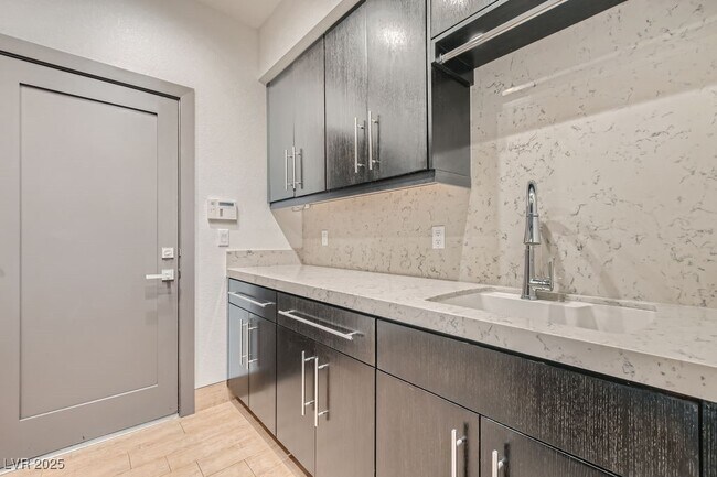 Building Photo - 729 Pinnacle Heights Ln