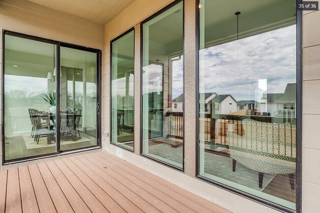 Building Photo - 113 Cedar St