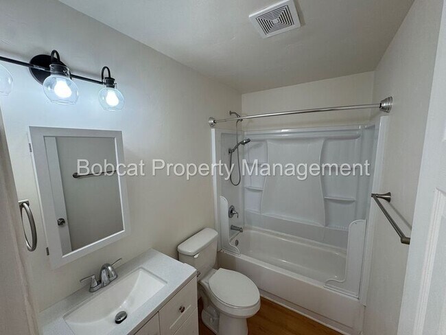Building Photo - 1501 N Edmonds Dr