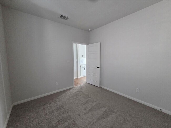 Building Photo - 221 Bauer Lp