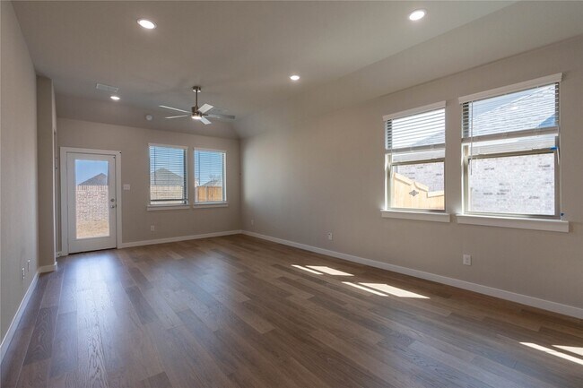 Building Photo - 712 Melody Hl Dr